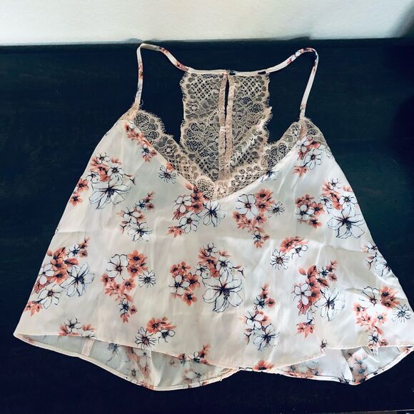 Flowy Pink Lace Floral Cropped Summer Top - Picture 4 of 4
